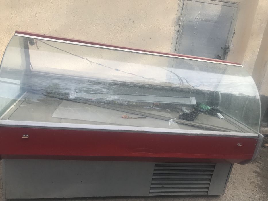 Vetirina ishlashi zor 2 ta bor bittasi eshik sal yopilmidi lekin zor