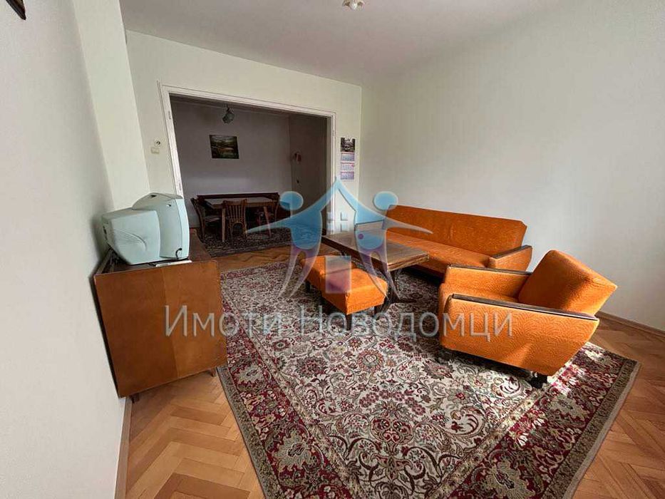 Продава се Четиристаен апартамент в Шумен, Пазара - 100 кв.м за 1340 €/кв.м - Снимка #1
