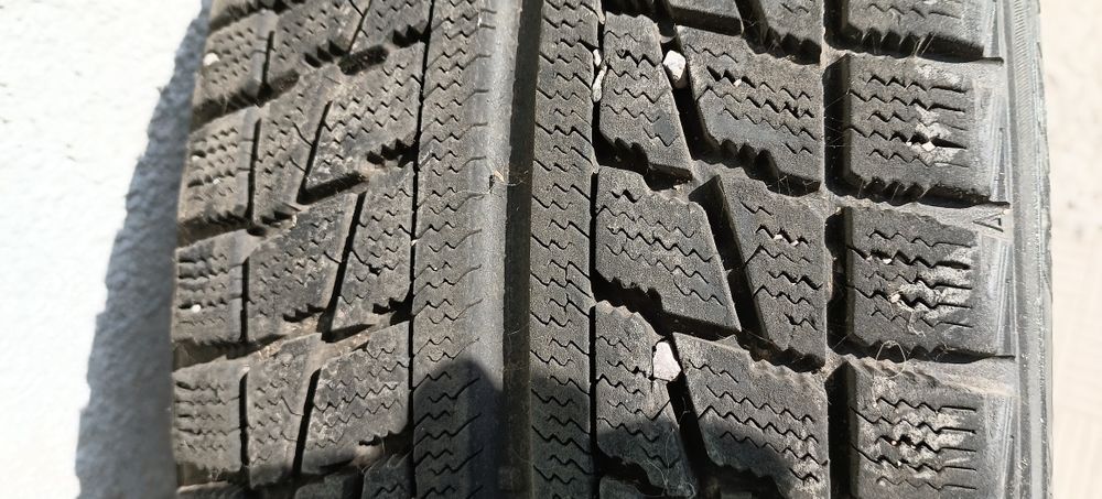 Продам шины,два комплекта,зима,лето