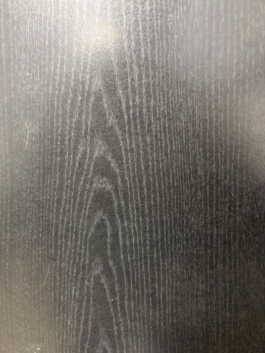 Чёрный письменный стол