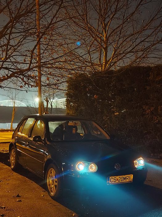 Set faruri Vw Golf 4  cu angel eyes si lupă