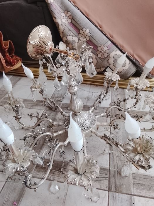 Продам Люстры классика