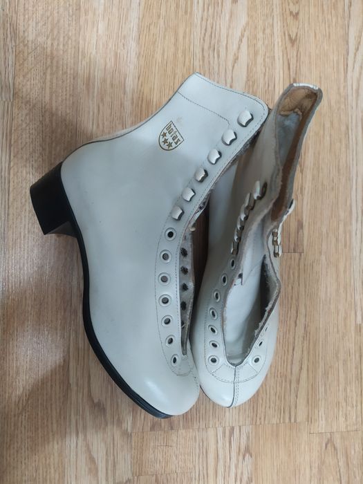 Ботинки для коньков