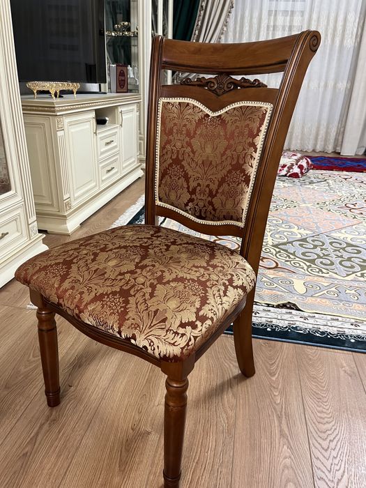 Стол со стульями