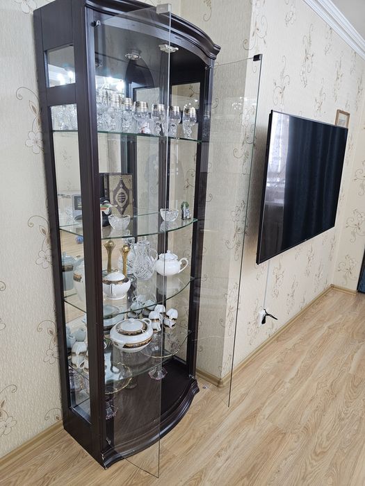 Продам шкаф витрину б/у