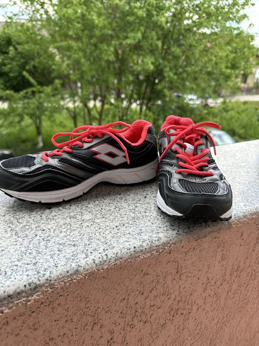 ncaltari Lotto marimea 37