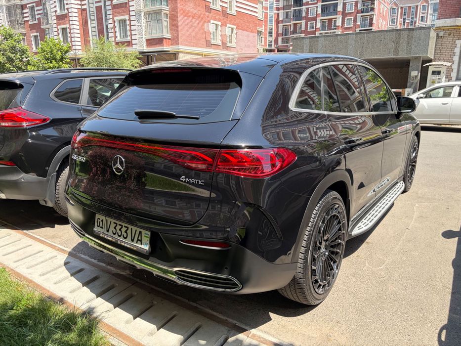 Mercedes Benz EQE SUV