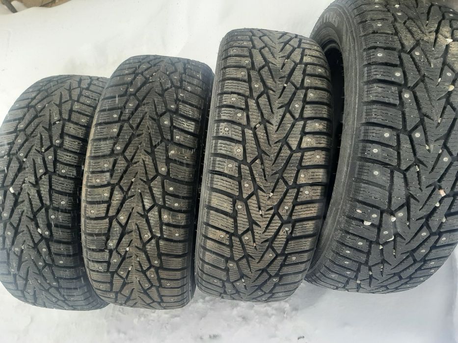 Продам шины 215/55/17 нокиа