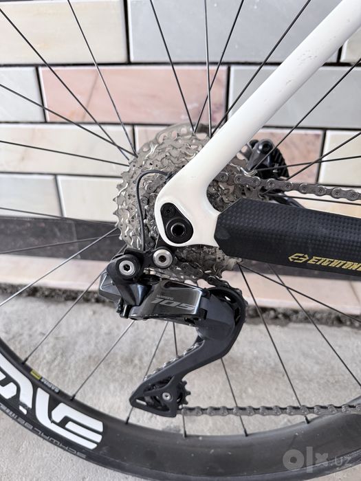 Road bicycle winspace. Yo’l velosipedi.