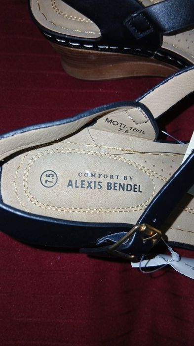 Из США, стильные и удобные женские босоножки "Comfort by Alexis Bendel