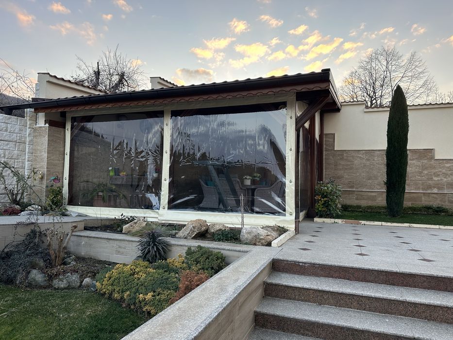 Ветроупорни завеси тенти сенници PVC кристал винил шатри ветробрани