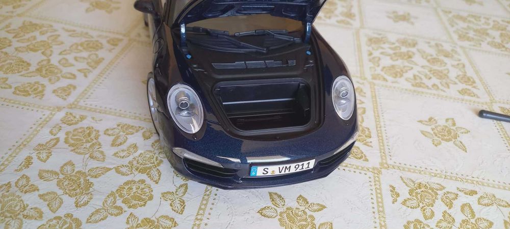 Porsche Carrera S 911 991 1:18 Minichamps