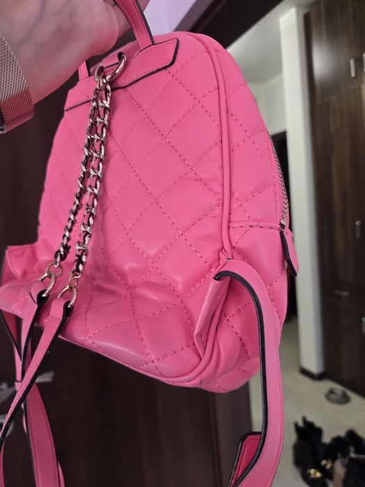 Чанта и раница Guess