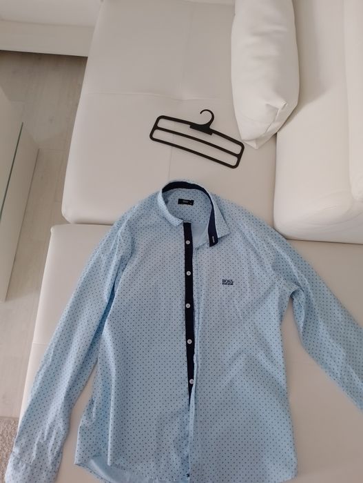 Vând cămăși Boss,originale,in stare perfecta, produse de calitate supe