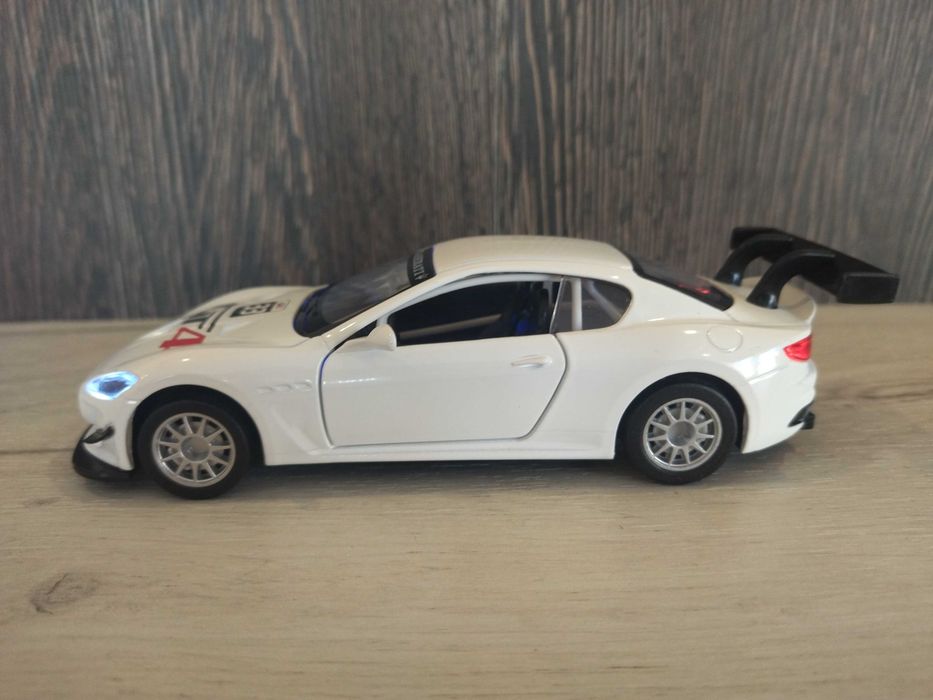 Метална количка Maserati Gran Turismo MC GT4 !!!