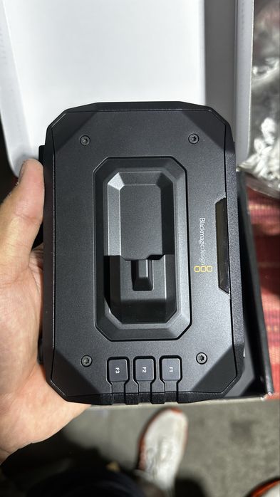 Blackmagic pixis monitor