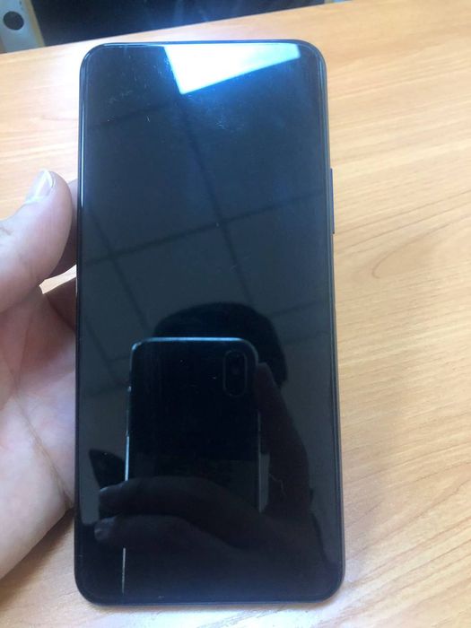 Vivo y53s 128gb 8+4 aperativ xotira 8yadoli  ayrboshlash narxi kelishi