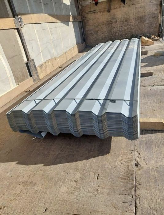 Vând tabla cutata cuta h 35 avem diferte grosimi 
Latimea de un 1 metr