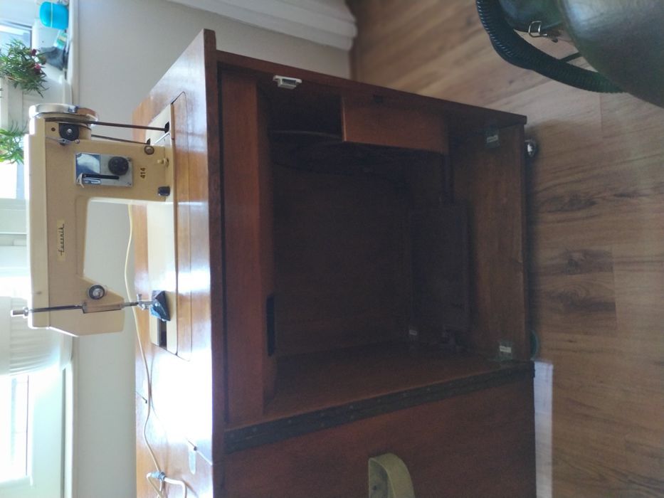 Крачна шевна ретро машина