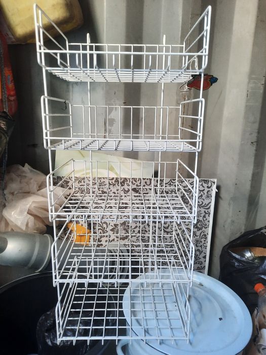 Железная решётка полка