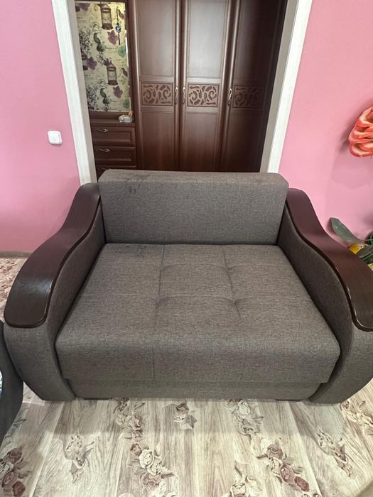 Продаю диван с креслом
