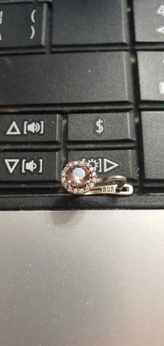 Сребърна обеца само една