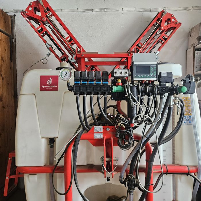 Vând masina erbicidat Agromehanika 1000 EN NOU!!!