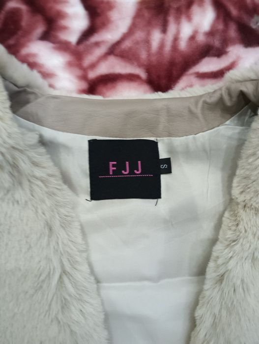 Елек със много гъст пух!