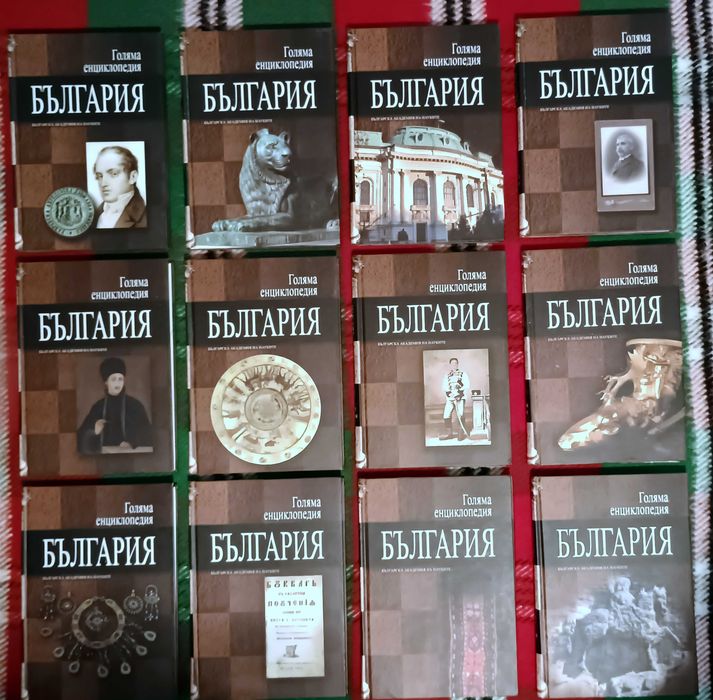 Продавам 8 комплекта книги