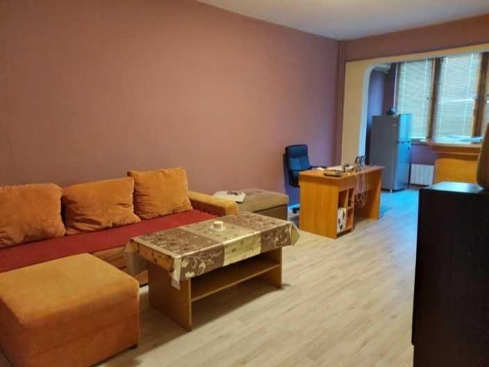 Дава се под наем Тристаен апартамент в София, Център - 68 кв.м за 500 € - Снимка #2