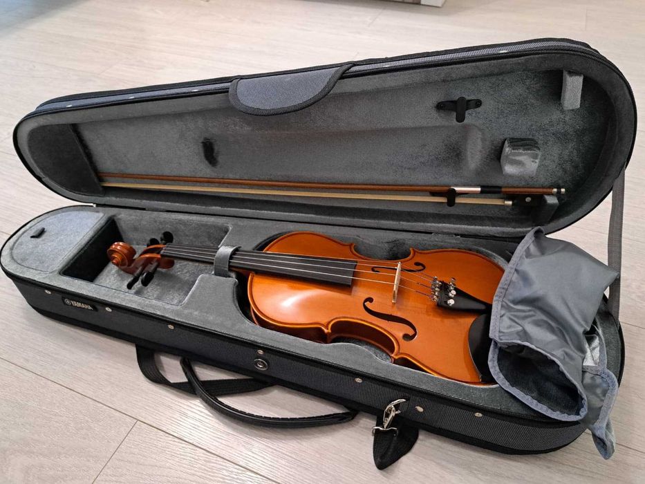 Vioara noua V5SA 4/4 YAMAHA vioara acustica, include cutie, arcus si sacaz, marime 4/4 (KV5SA44), garantie pana in 28.03.2028