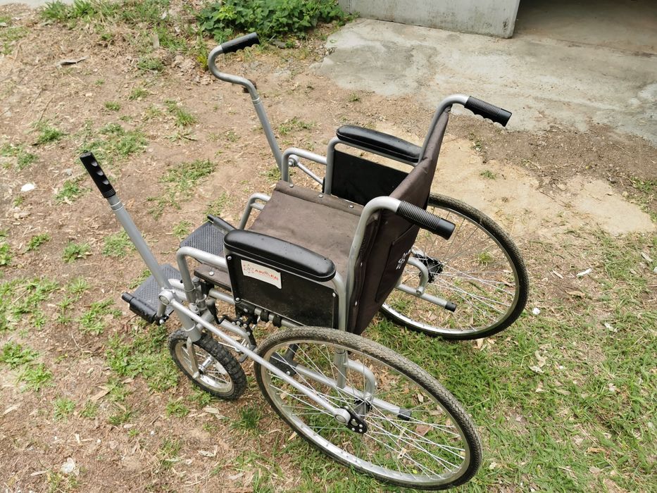 Продам инвалидную коляску