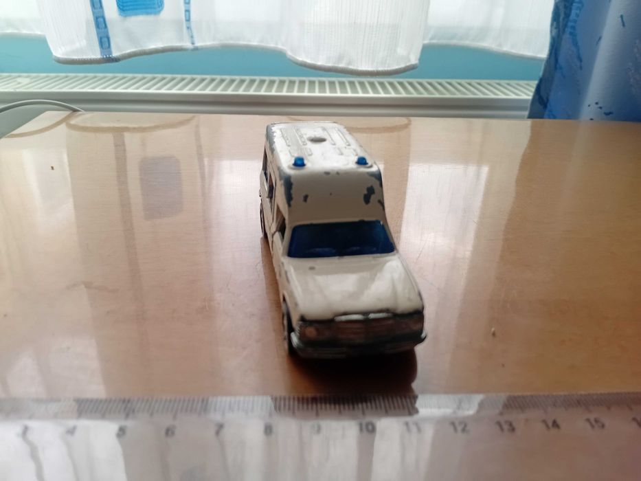 Masinuta metal SIKU Mercedes W123 salvare Germania