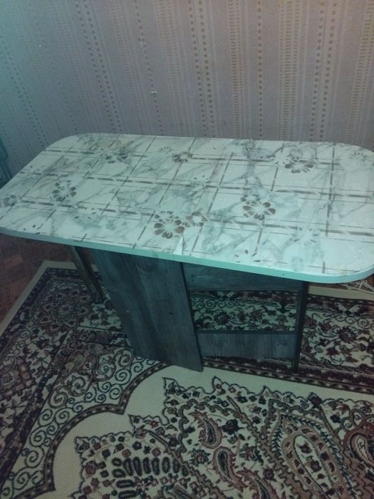 Стол раздвижной.