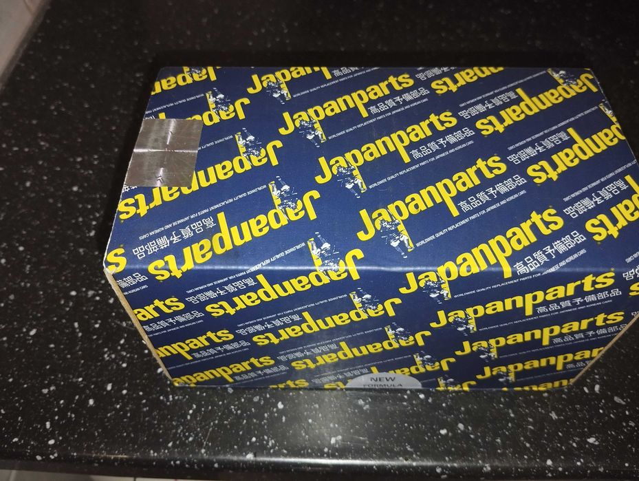 Продавам чисто нови автомобилни накладки за спирачки