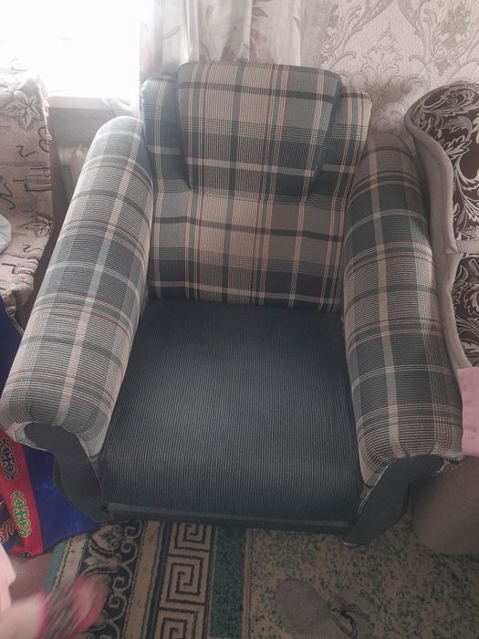 Продам раскладной диван с креслом