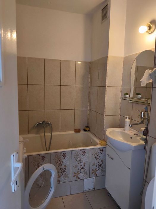 Închiriez garsonieră tip D strada Aluminei