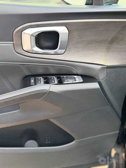 Kia Соренто Comfort Plus 2.5 AT AWD 7 местный 2024г 26 тыс км!