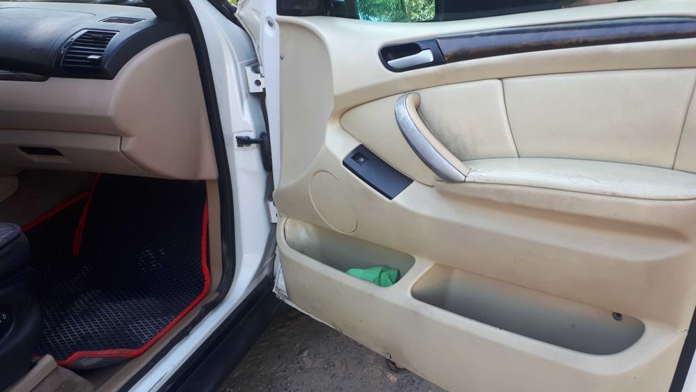 Продается БМВ Х5 2001г