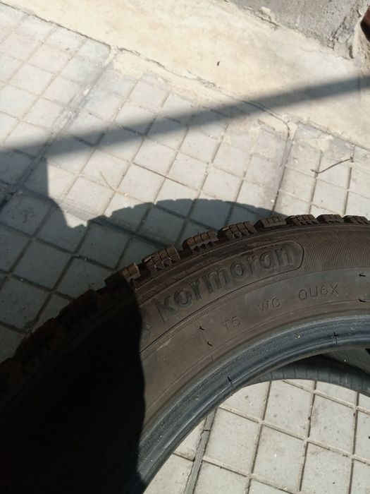 Четири зимни гуми