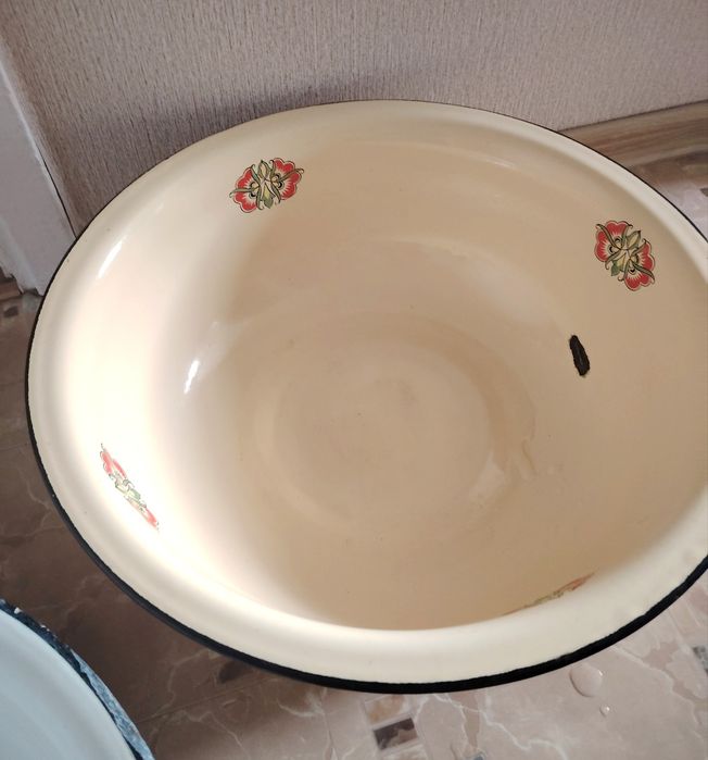 Продам тазы эмалированные