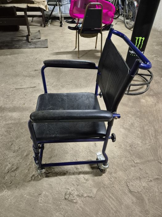 Инвалиден стол с колелца