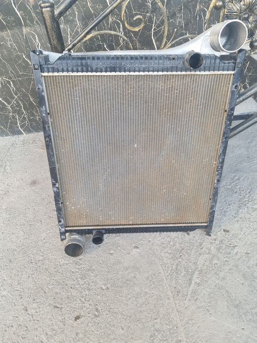 Howo dizel radiator va interkuler sotiladi