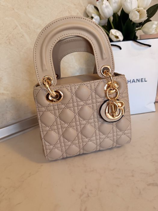 Нова чанта Lady Dior mini