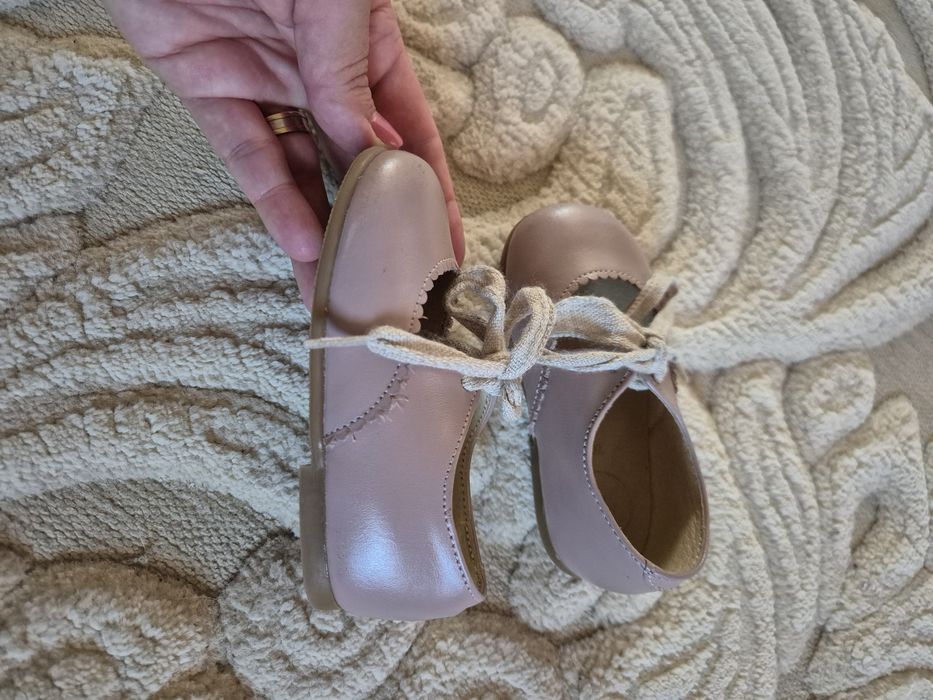 Pantofi din piele Lola Palacios mărimea 20 eleganți și comozi