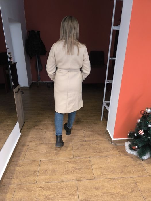 Палто цвят шампанско