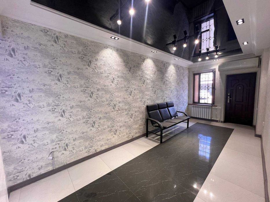 Продаётся офис в центре / Ц-5 Пожарка, Ресторан LaLi