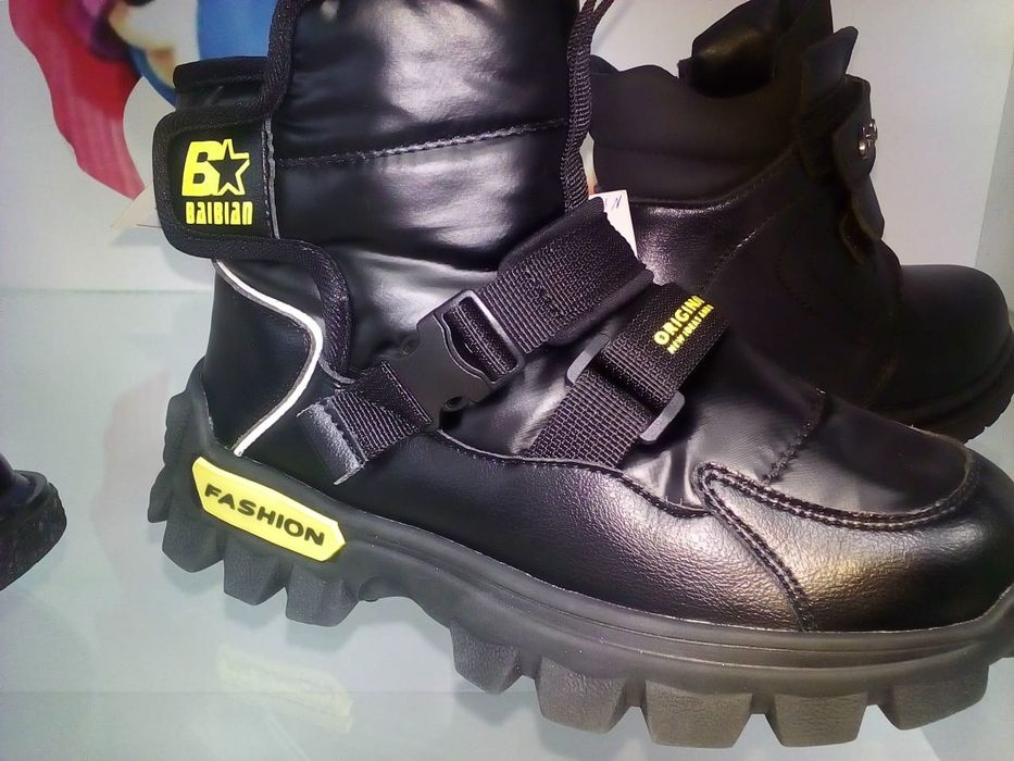 Продам новые демисезонные ботинки