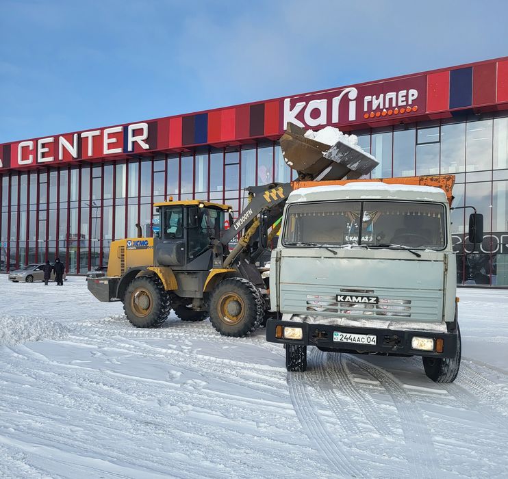 Вывоз снега Погрузчик и камаз.