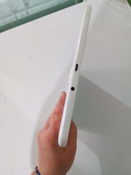 De vânzare Samsung Tab E SM - Te 560 stare foarte buna optic 9,5/10 tehnic 10/10   fără conturi sau fisuri sau crăpături